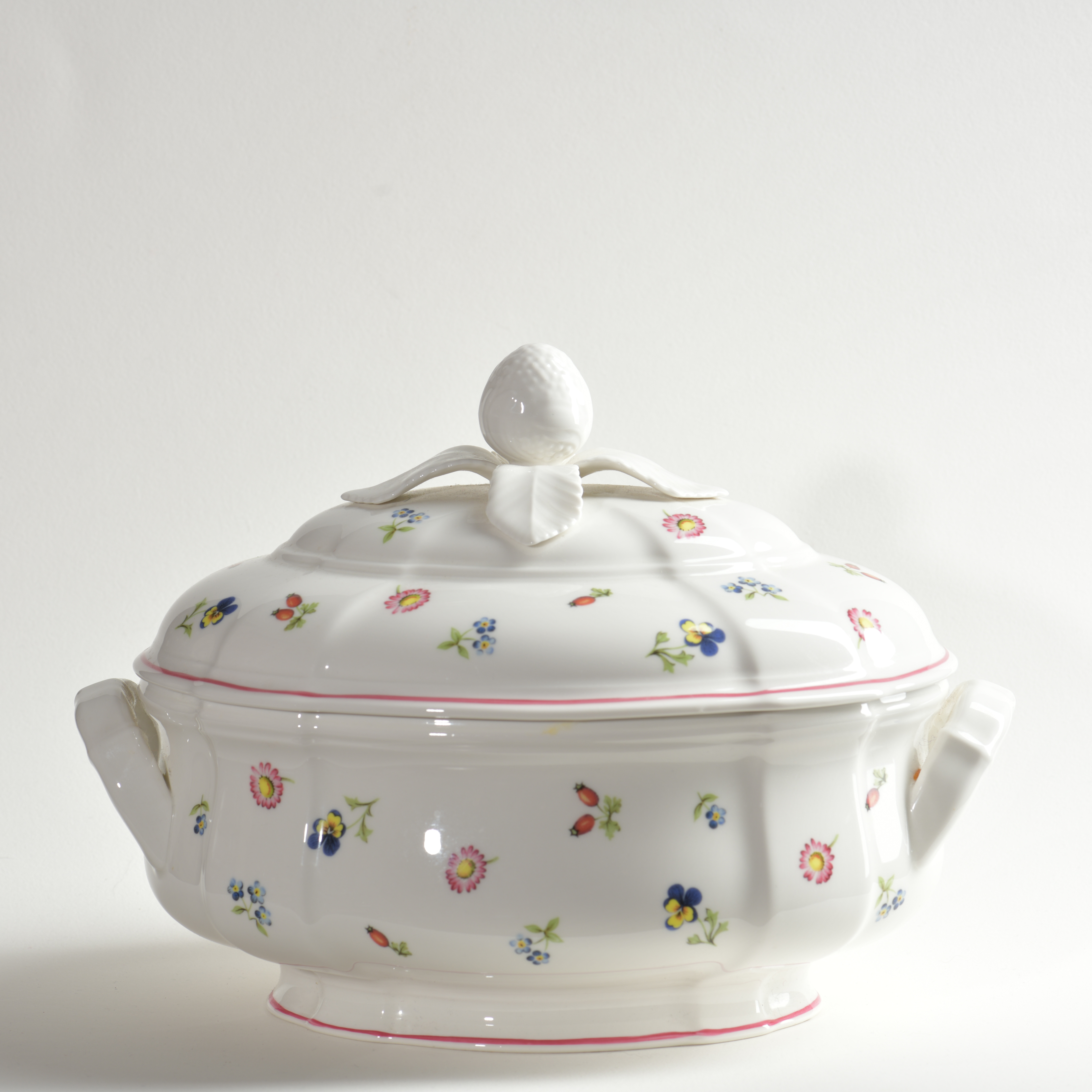 Villeroy and Boch Petit Fleur tureen