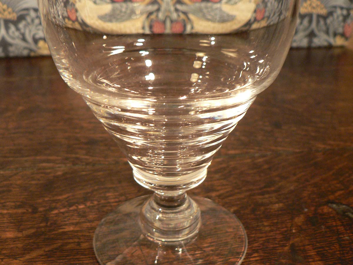 https://www.erskineantiques.com.au/img/products/Crystal/Stuart-Crystal-goblets-pair-ridge-detail.jpg